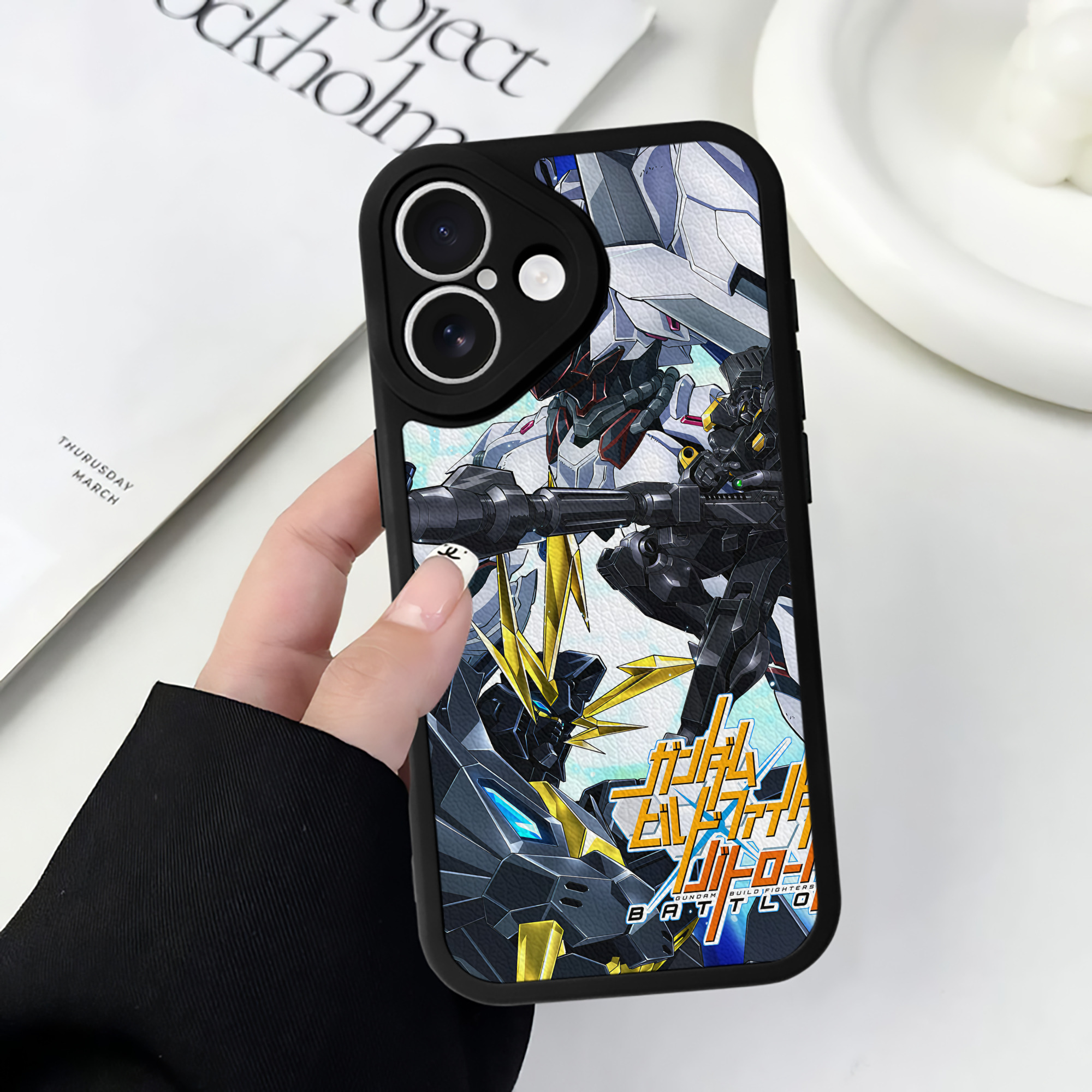 （画像用） 機動戦士ガンダム Mobile Suit Gundam 【iPhone 16シリーズ対応】シリコンスマホケース（レザー調） 材質：シリコン